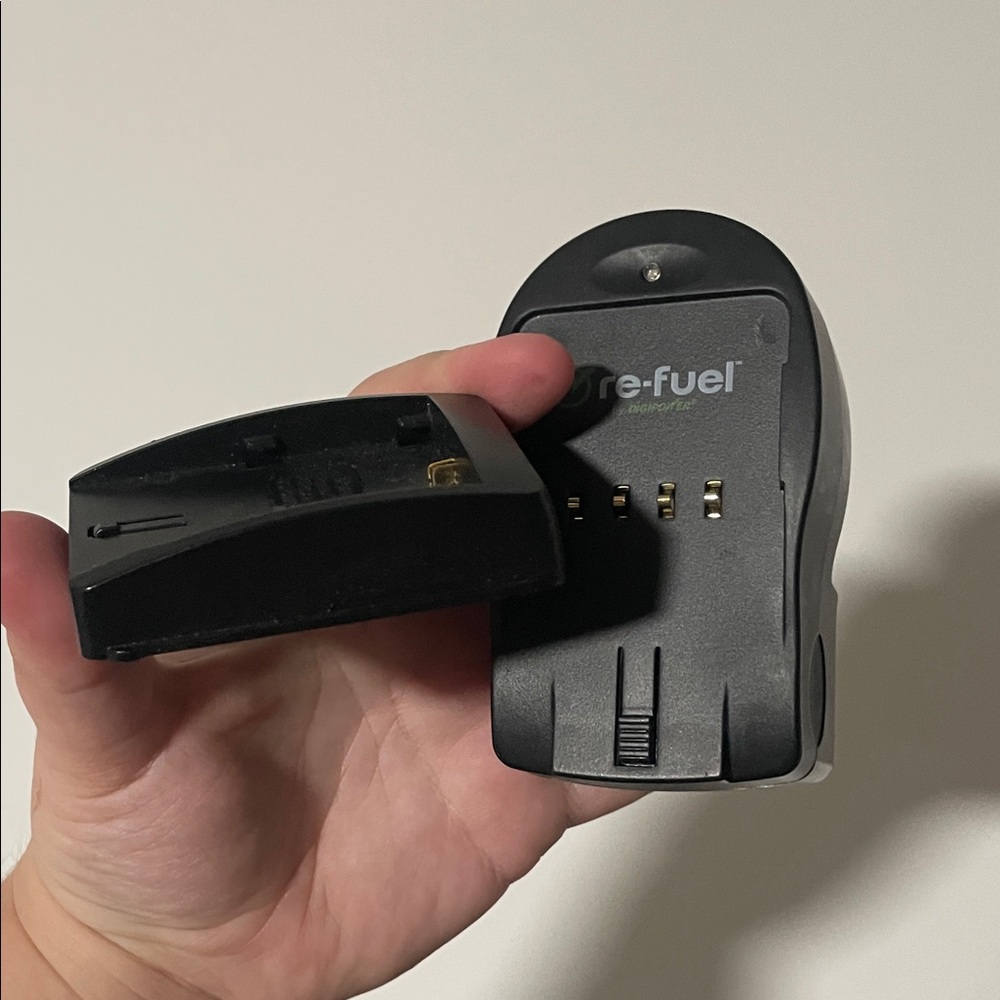 Universal Black Travel Plug Adapter - Picture 3 of 7